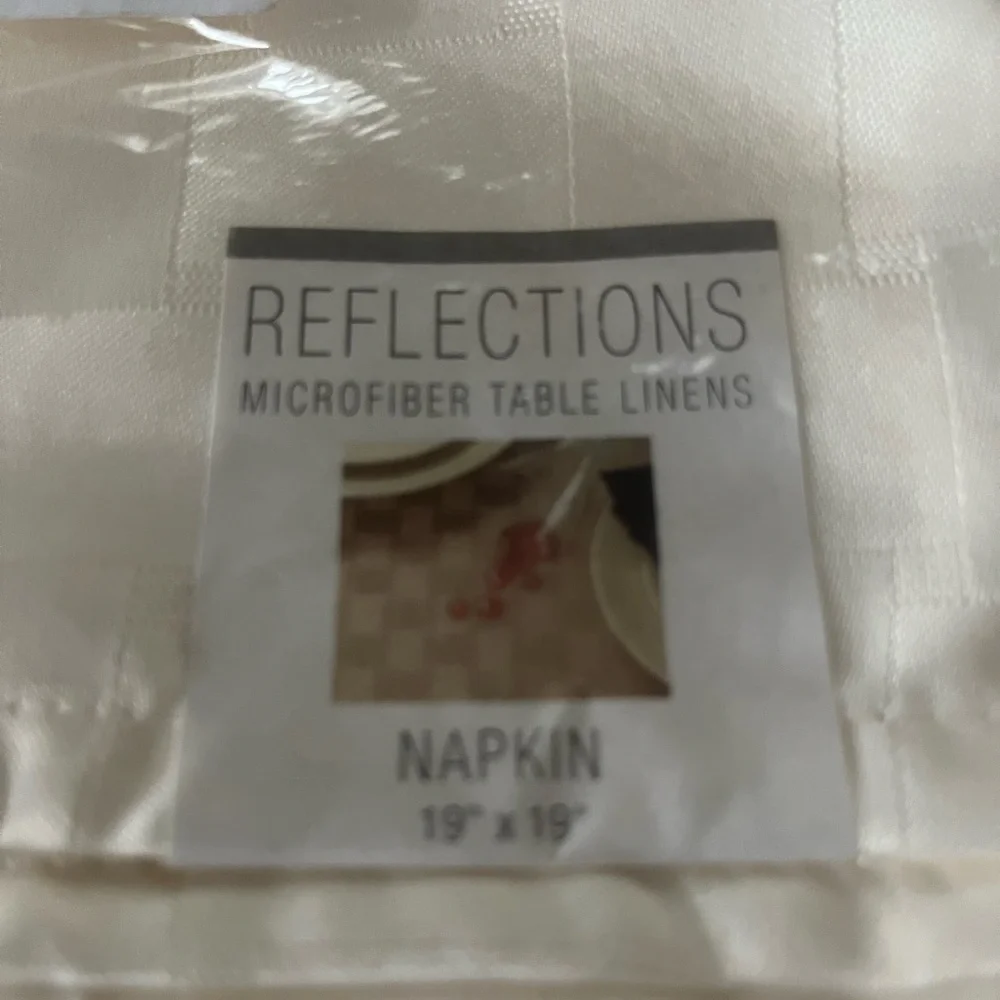 Reflections Ivory Table Linens Set - Picture 6 of 9